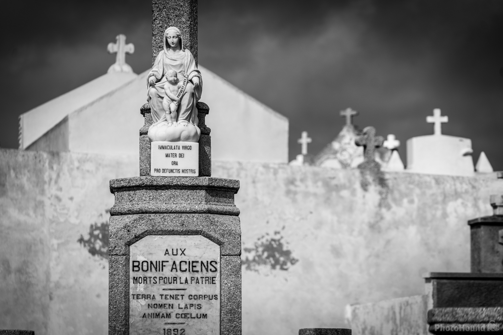 Image of Bonifacio – the Cemetery by Raimondo Giamberduca