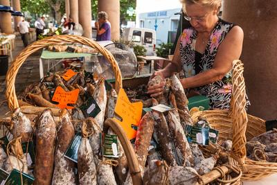 pictures of Corsica - Ile Rousse Market