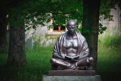 photo spots in Switzerland - Mahatma Gandhi statue