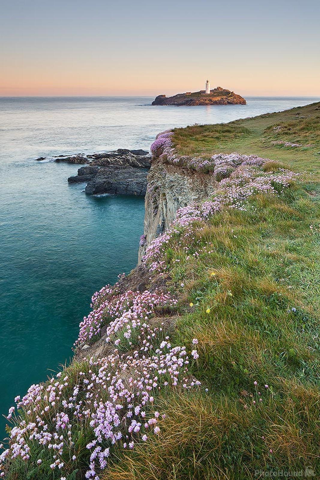 Image of Godrevy Lighthouse by Esen Tunar