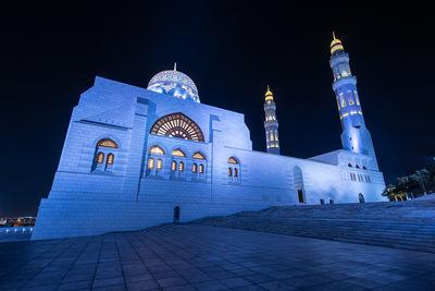 Mohammed Al Ameen mosque, at night
