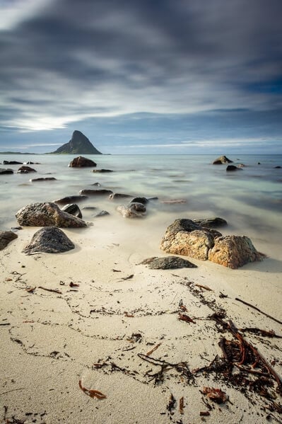 Find interesting objects on the beach to fill up your foreground and create the near-far perspective