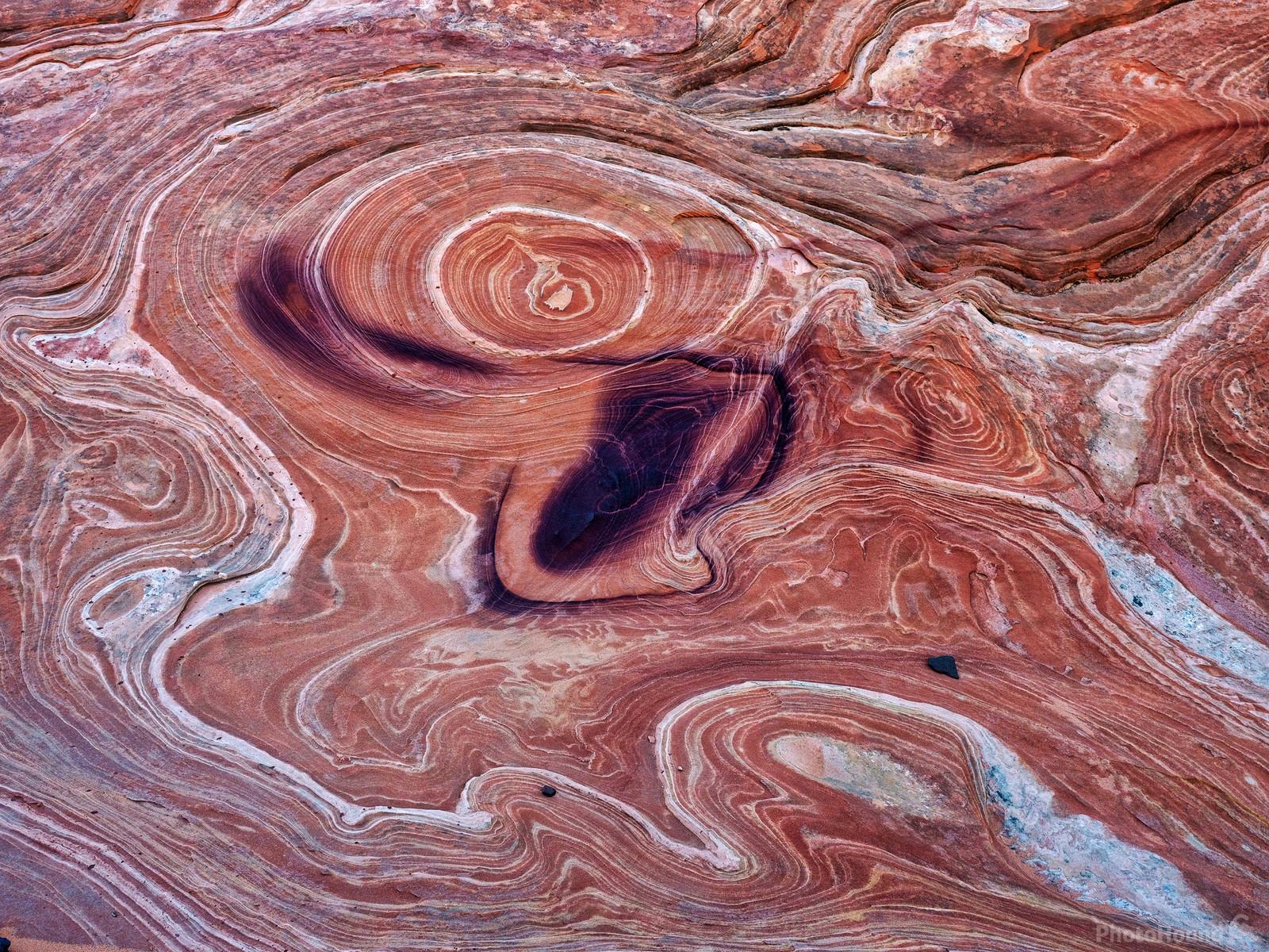 Image of Coyote Buttes North - The Boneyard by Laurent Martres