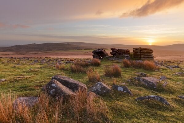 A winter sunrise from Rowtor of one of the the smaller stacks looking east.