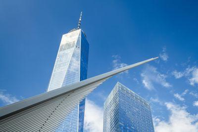 Just a piece of the Oculus with One WTC in the frame.