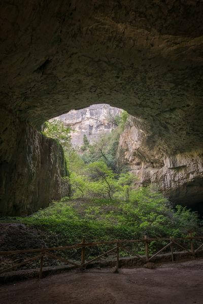 Bulgaria images - Devetashka Cave