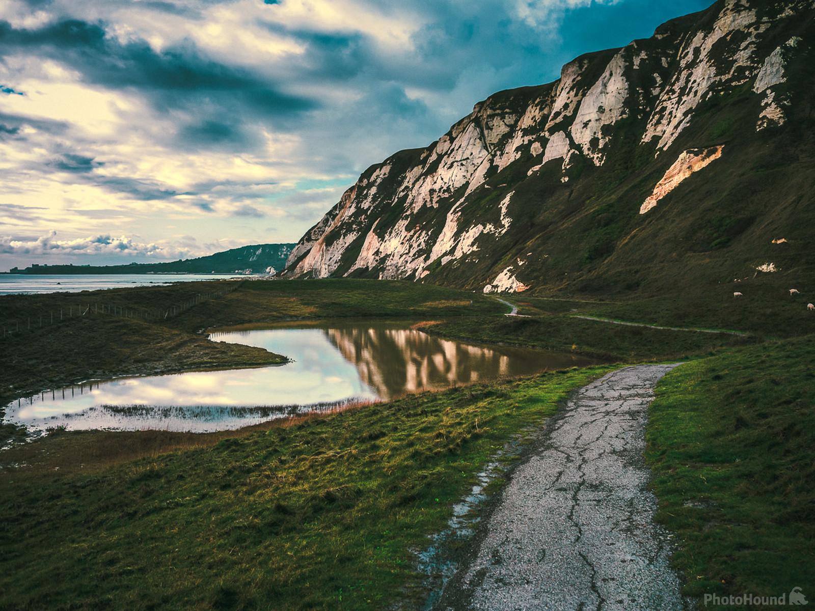 Image of White Cliffs at Samphire Hoe by Jo Whitnell