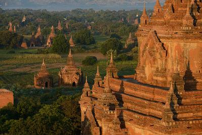 Myanmar (Burma) pictures - Balloons over Bagan