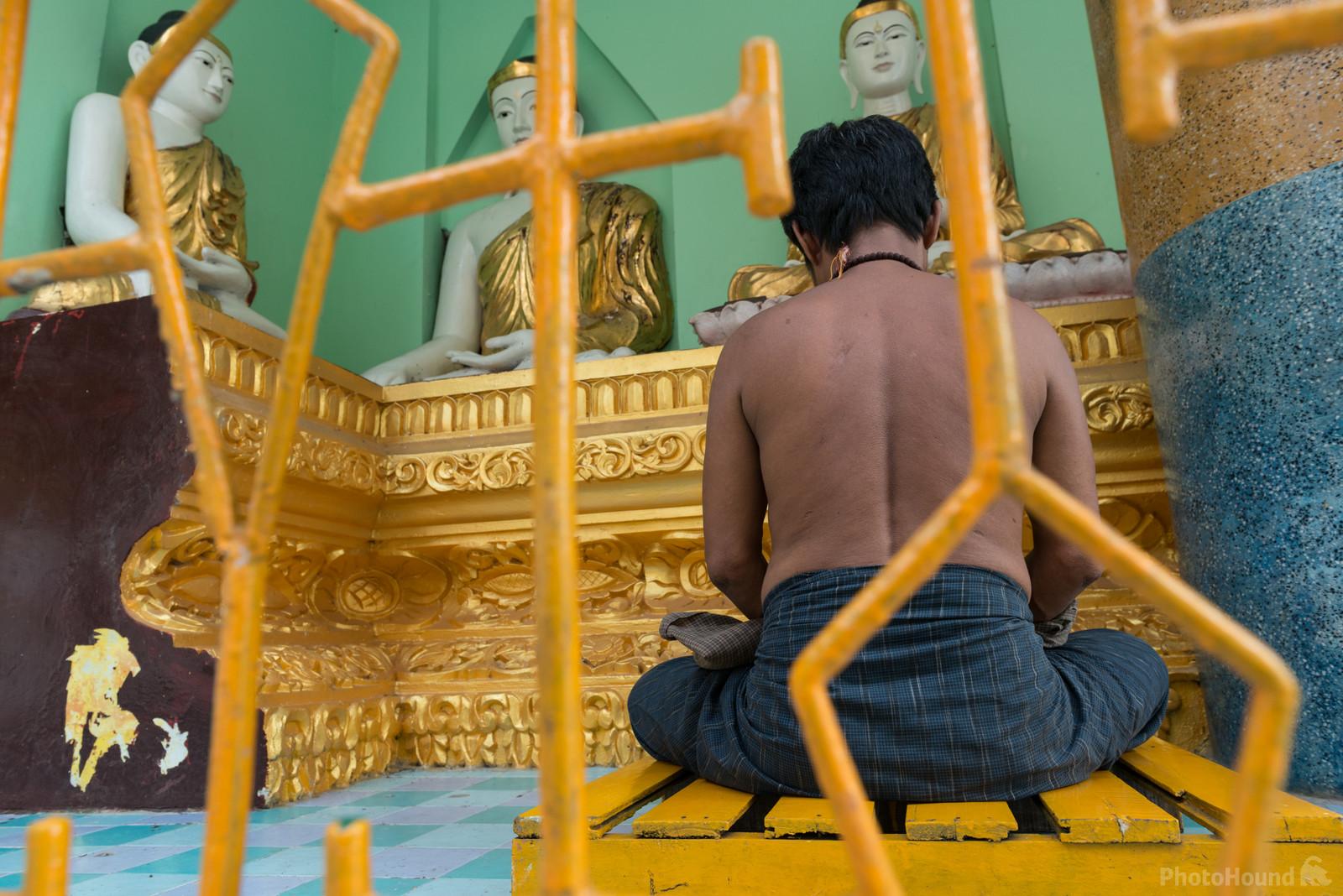 Image of Shwedagon Pagoda ရွှေတိဂုံစေတီတော် by Luka Esenko