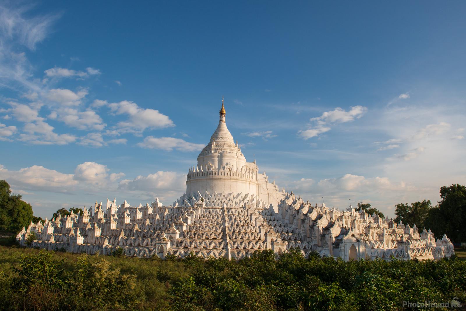 Image of Hsinbyume Pagoda by Luka Esenko