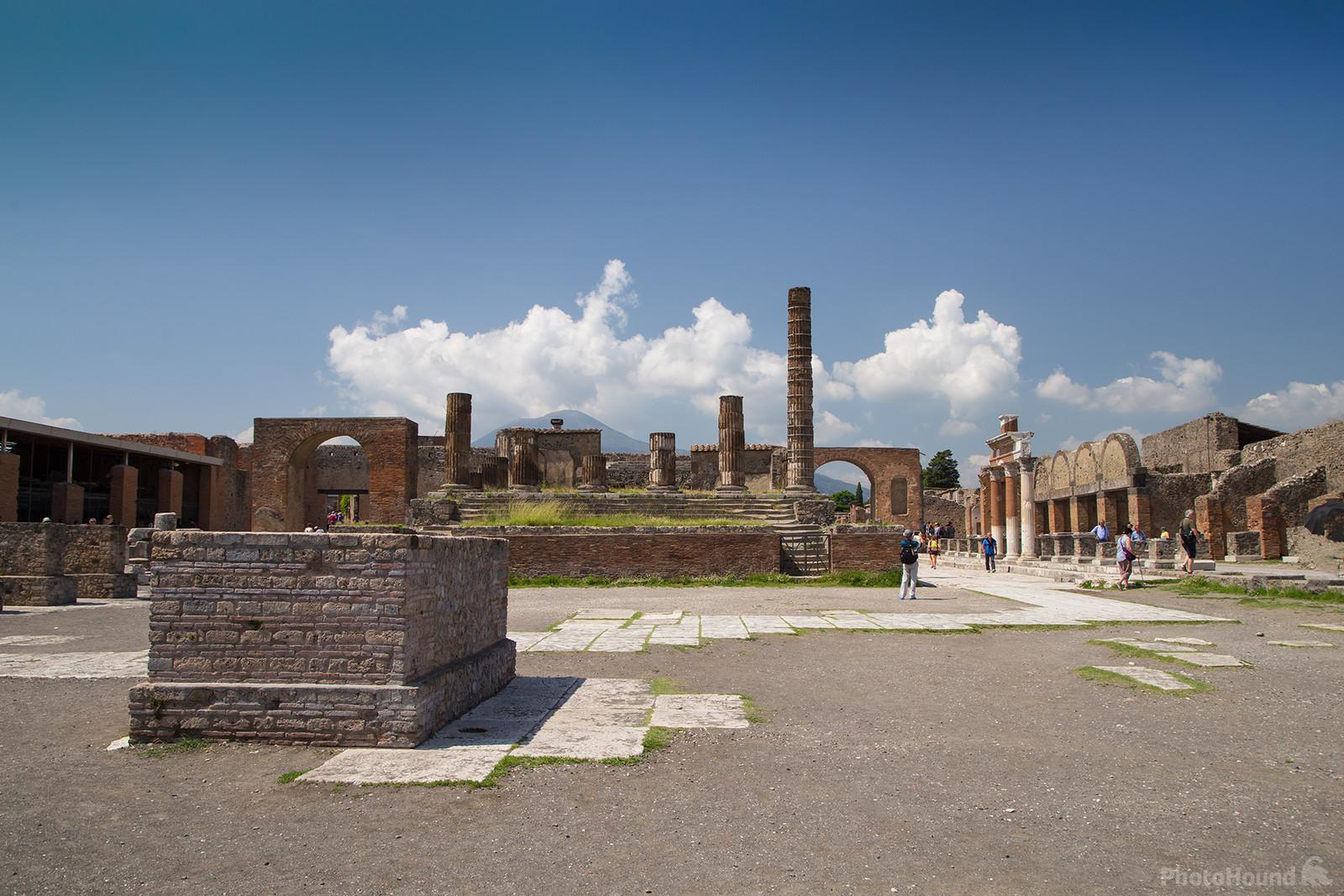 Image of Pompeii by Simon Kovacic