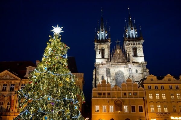 Christmas tree with the Church of Our Lady before Týn towers