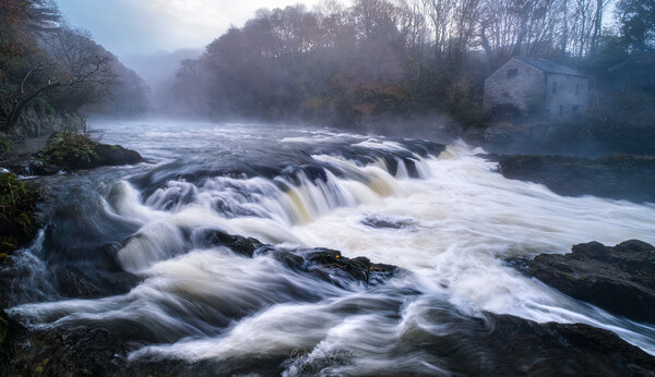 This image was taken at Cenarth Falls on a cold and misty morning in November 2019 