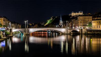 photography locations in Auvergne Rhone Alpes - The Saone view from the Palace of Justice Footbridge