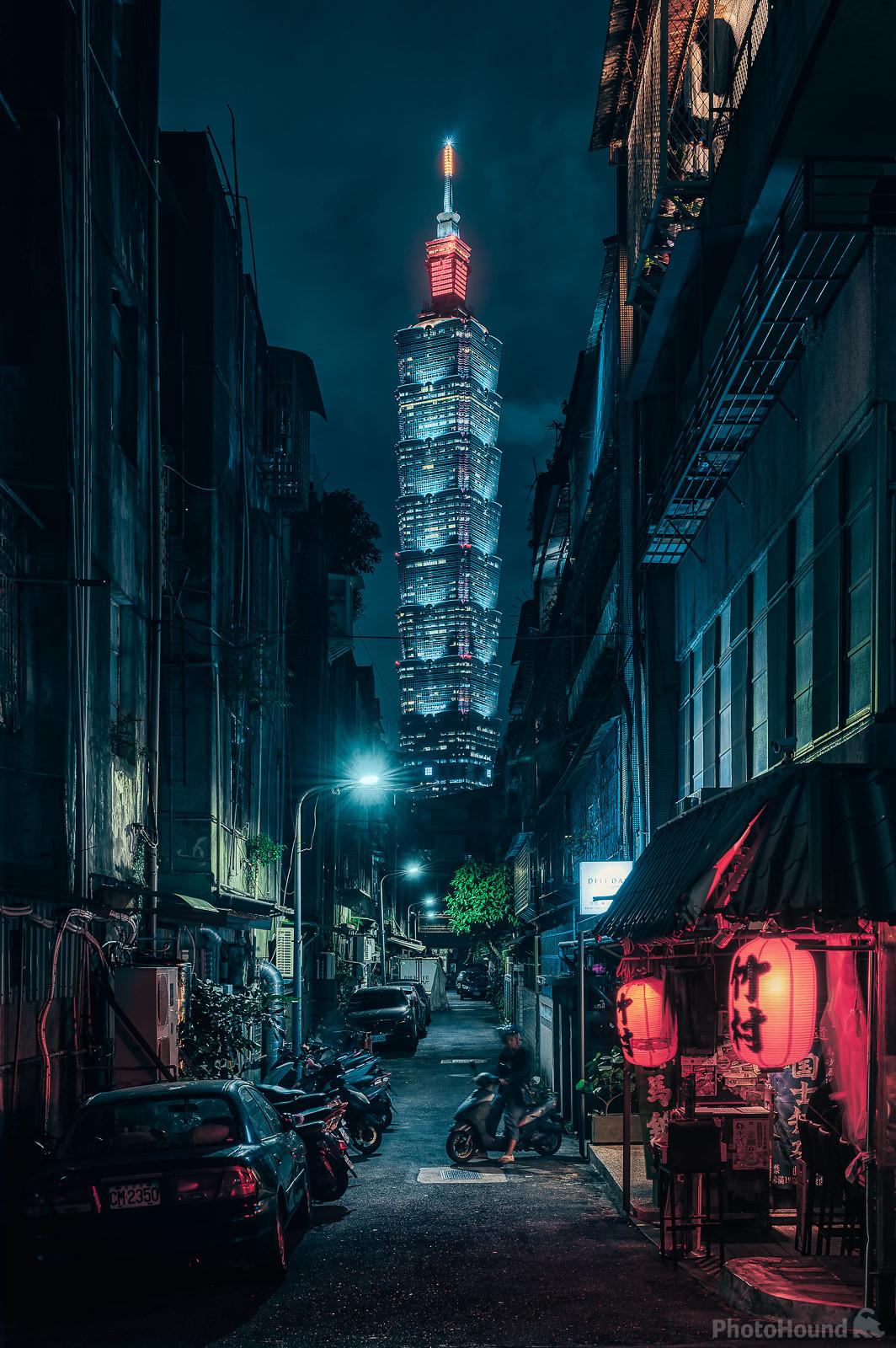 Image of Taipei 101 alley view by Juraj Zimányi