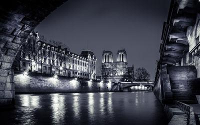 pictures of Paris - Notre Dame de Paris from beneath Pont St-Michel