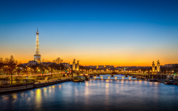 Blue hour on  the Eiffel Tower ( "Copyright Tour Eiffel - illuminations Pierre Bideau") and the Pont Alexandre III seen the Pont de la Concorde.
In the background, you can also see the Palais de Chaillot.