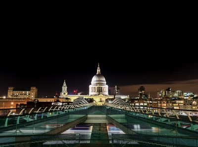 photos of London - View of St Paul's Cathedral from Millennium Bridge