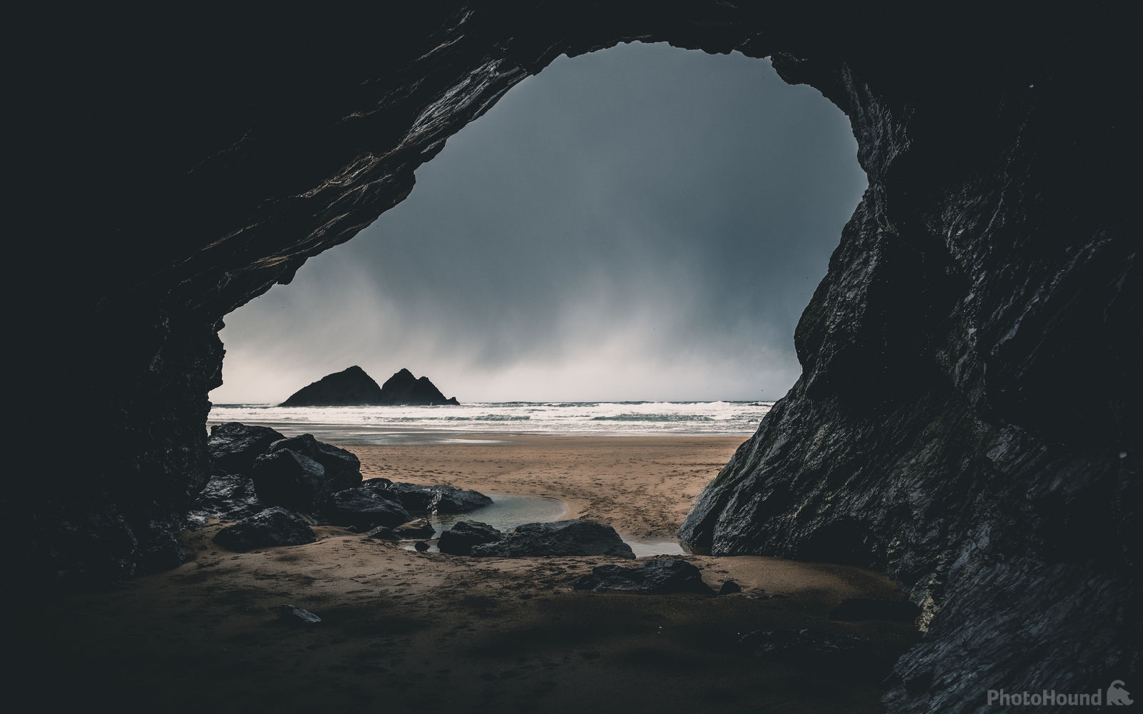Image of Holywell Bay by Daniel Phillips