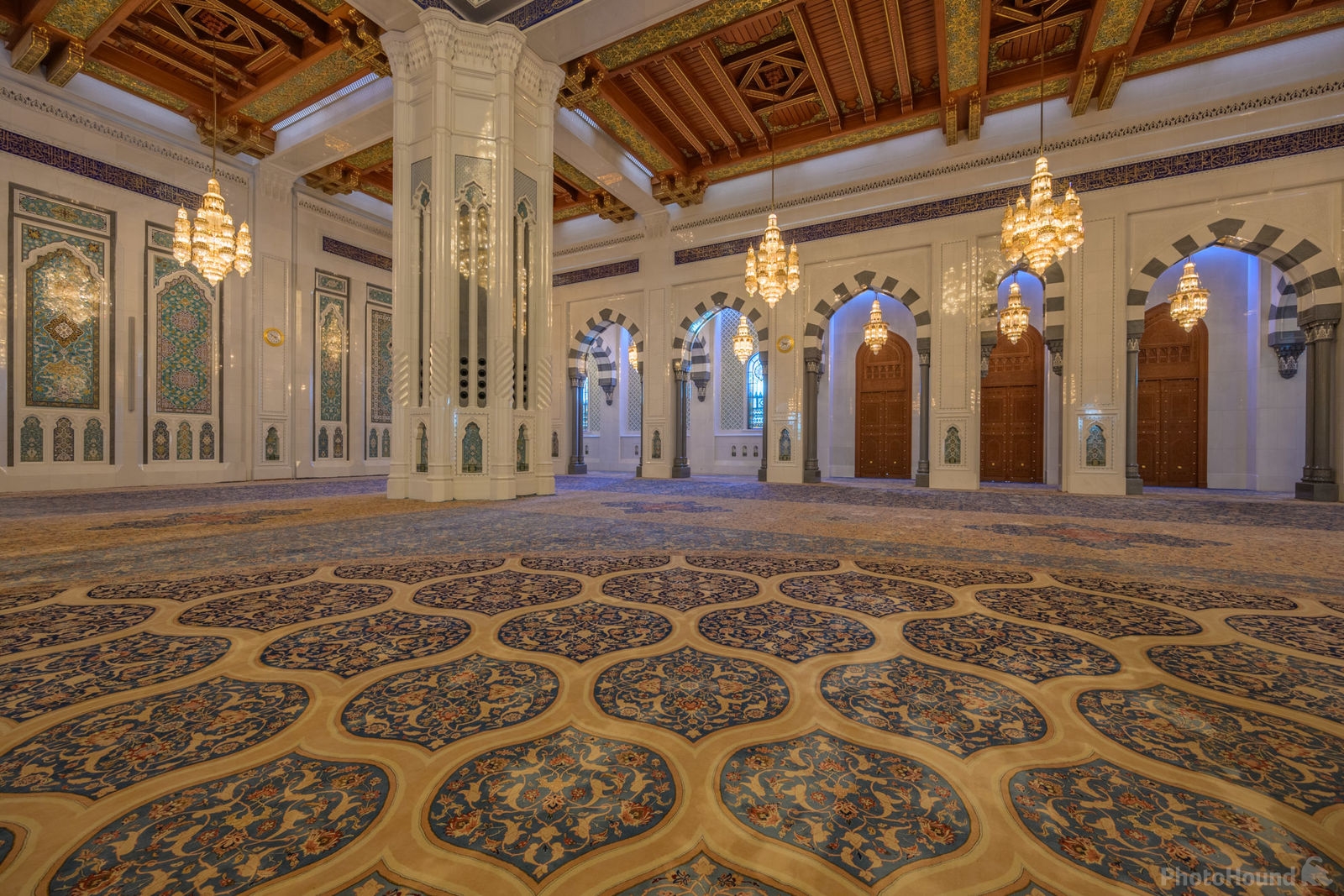 Image of Sultan Qaboos Grand Mosque, Muscat by Luka Esenko