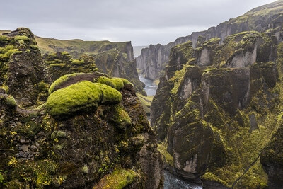 images of Iceland - Fjaðrárgljúfur Canyon