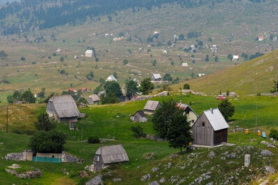 Montenegro pictures - Mala Crna Gora Village