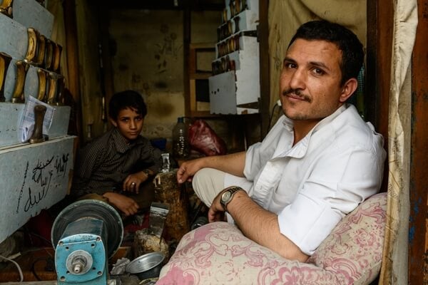 Yemeni men chewing khat