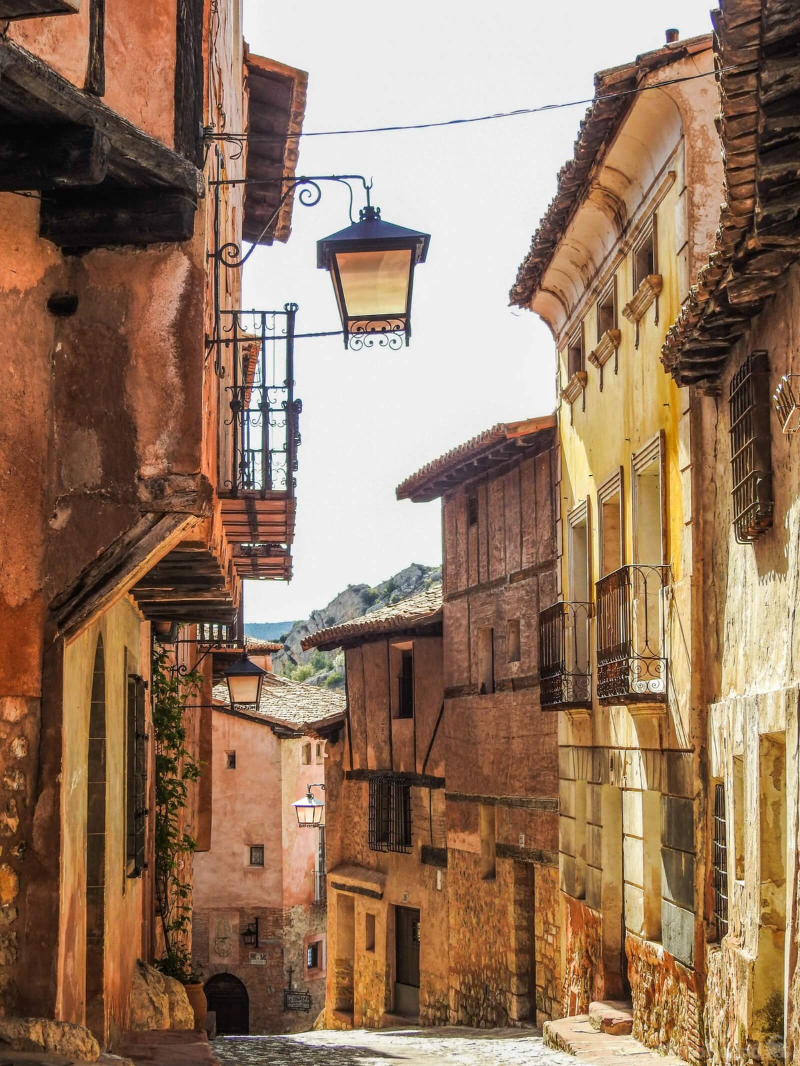 Image of Albarracin by Wayne & Lyn Liebelt
