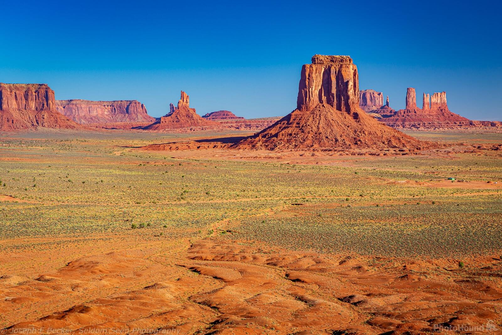 Image of Artist\'s Point - Monument Valley by Joe Becker