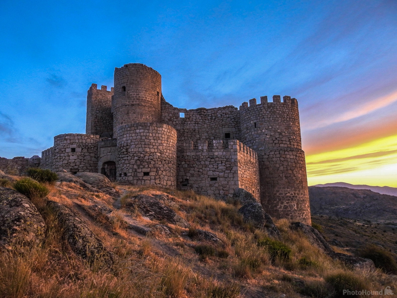Image of Castillo de Aunqueospese by Wayne & Lyn Liebelt