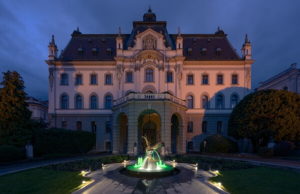 The Europa fountain in front of the university mansion