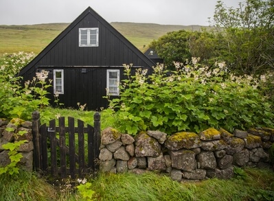 Faroe Islands pictures - Sandavágur Town