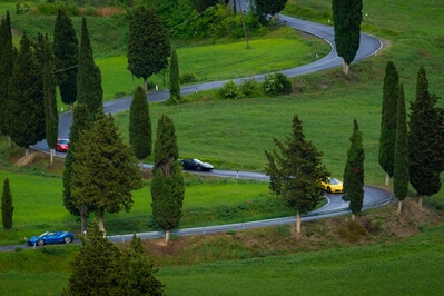 pictures of Tuscany - Monticchiello winding road
