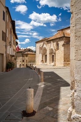 images of Tuscany - San Quirico d'Orcia collegiate church