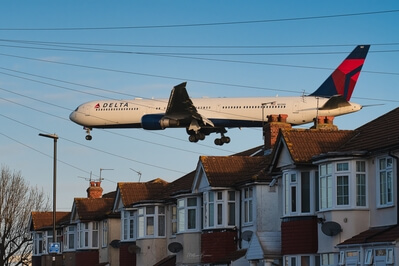 images of London - Myrtle Avenue Planespotting