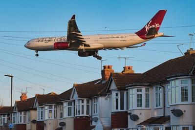 pictures of London - Myrtle Avenue Planespotting