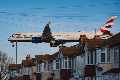 photos of London - Myrtle Avenue Planespotting