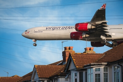 pictures of London - Myrtle Avenue Planespotting