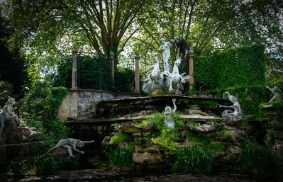 London photography locations - The Naked Ladies, York House Gardens