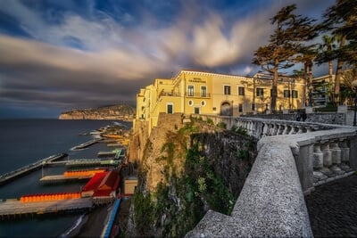 photo locations in Naples & the Amalfi Coast - Sorrento  - Seascape from Piazza della Vittoria Gardens