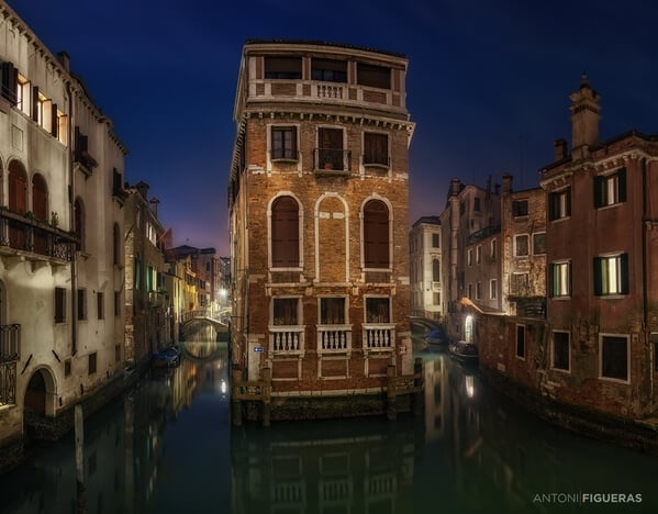 One of the many photogenic places in Venice, especially nice in the blue hour.
Panorama of three vertical photographs.