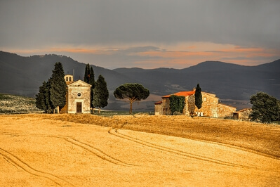 images of Italy - Chapel Vitaleta from the Road