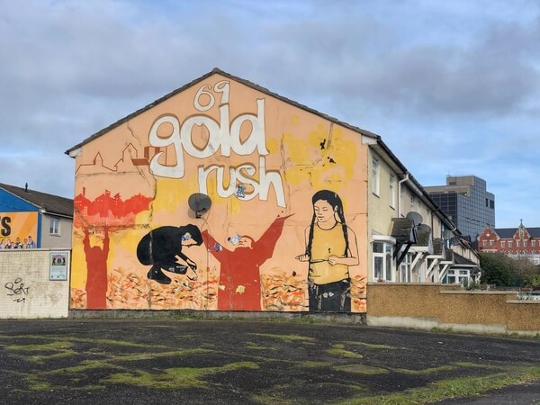 Mural 3 - Gold Rush. This image by artist Tim McCarthy represents an event in July 1969 in Christopher Street when children digging in the rubble of the then demolished ‘Scotch Flats’ discovered a hoard of gold sovereigns.