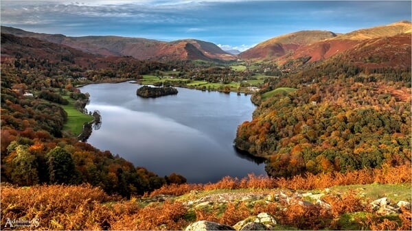 Autumn View over the lake of Grasmere in the Lake District, England. 