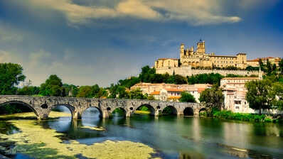France instagram spots - Béziers River view at St Nazaire Cathédrale