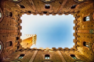 pictures of Tuscany - Siena, Pubblico Palace (view up)