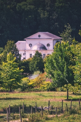 Distant view on the theatre at the Gardens of the Seneffe Castle