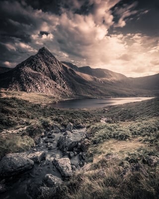 images of North Wales - Afon Lloer & Tryfan