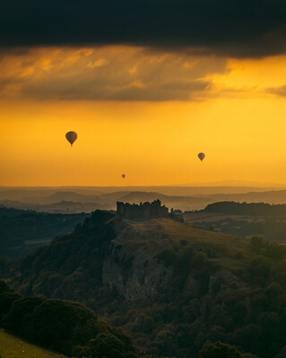 Balloons over Carreg Cennen Castle