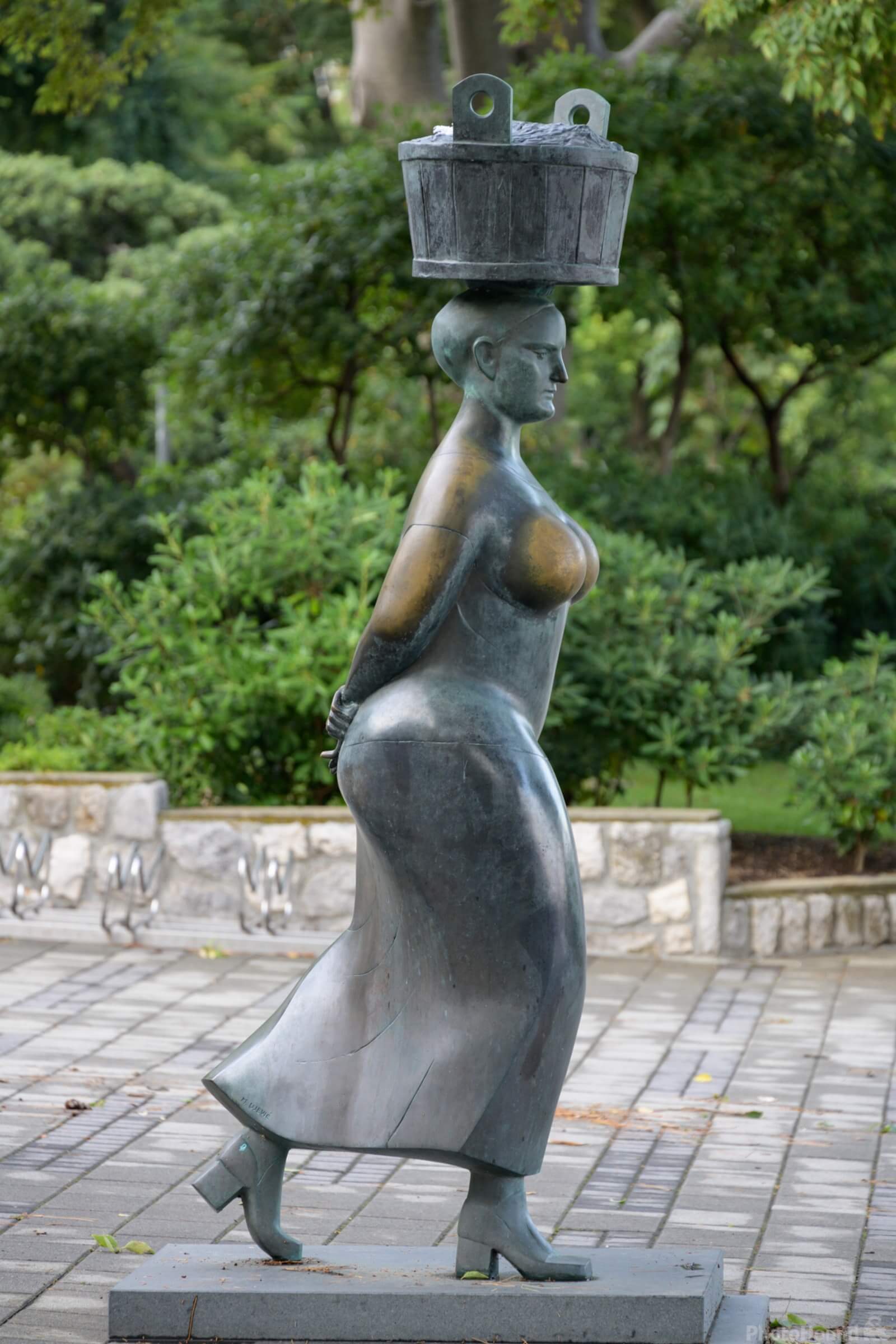 Image of Washer Woman Statue by Luka Esenko